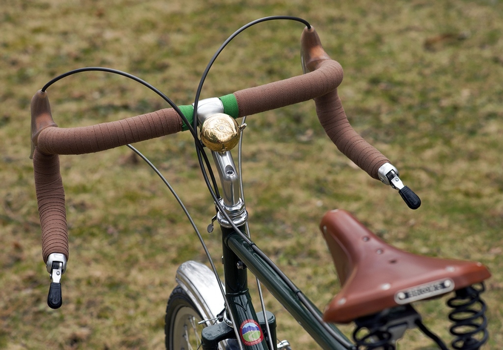 Robert - Lion bell on new Lee Cooper-made Stanforth Kibo.jpg